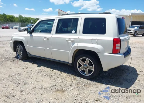 2010 Jeep Patriot Sport z USA, uszkodzony, nr VIN 1J4NT2GB2AD500973